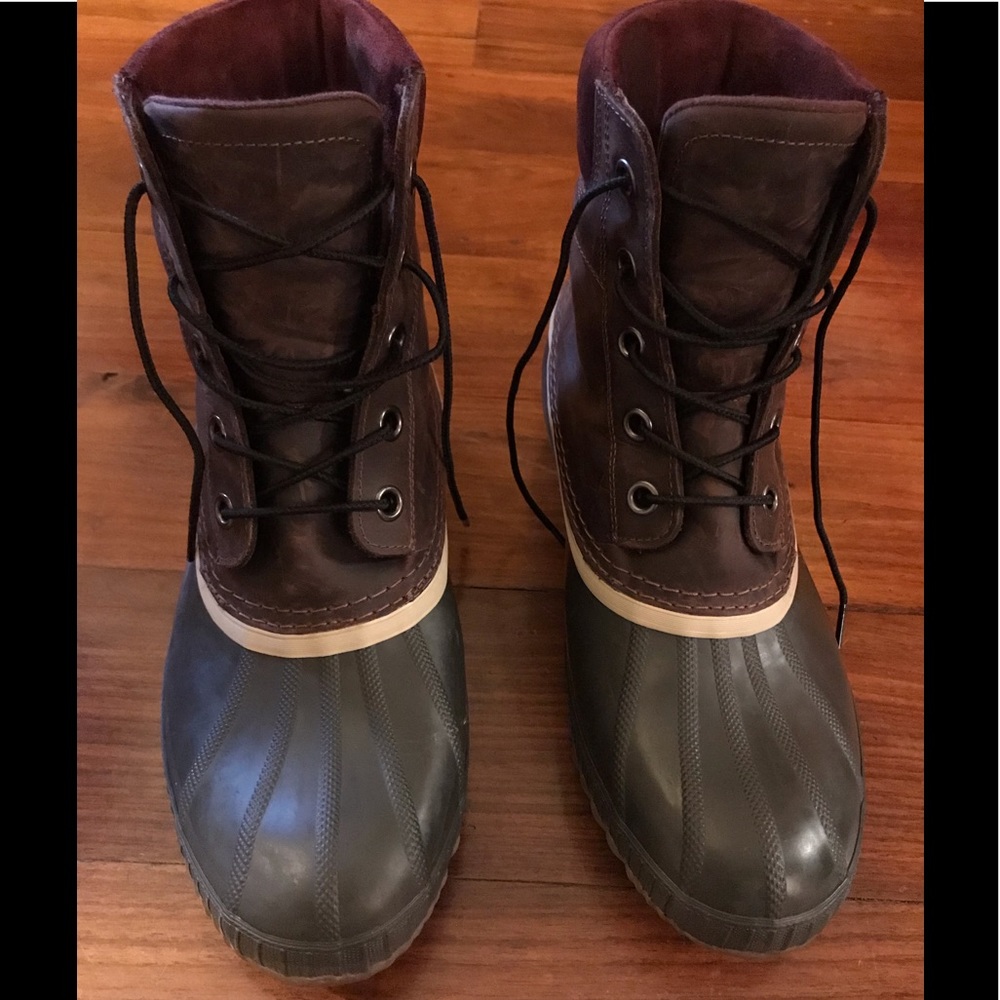Barely Worn Men’s waterproof Sorel Boots Size 11